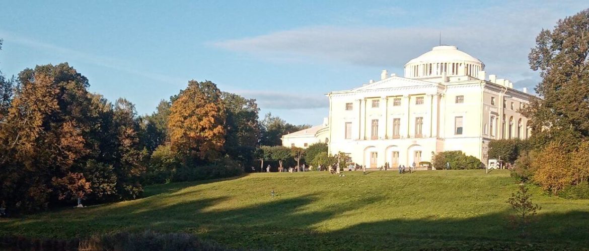Дворцово-парковый ансамбль конца XVIII - начала XIX веков, расположенный в Павловске
